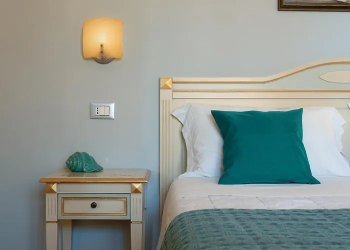 太阳神大酒店 3*