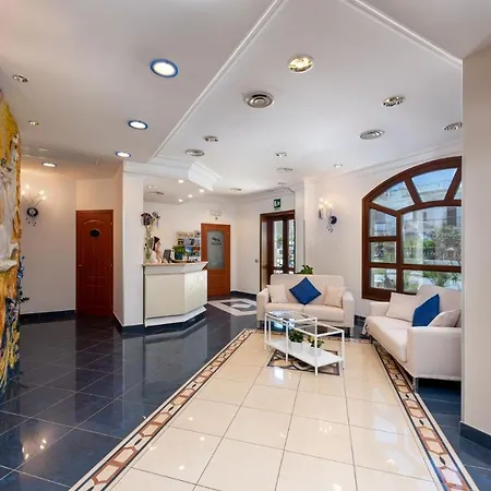 Helios Otel 3*